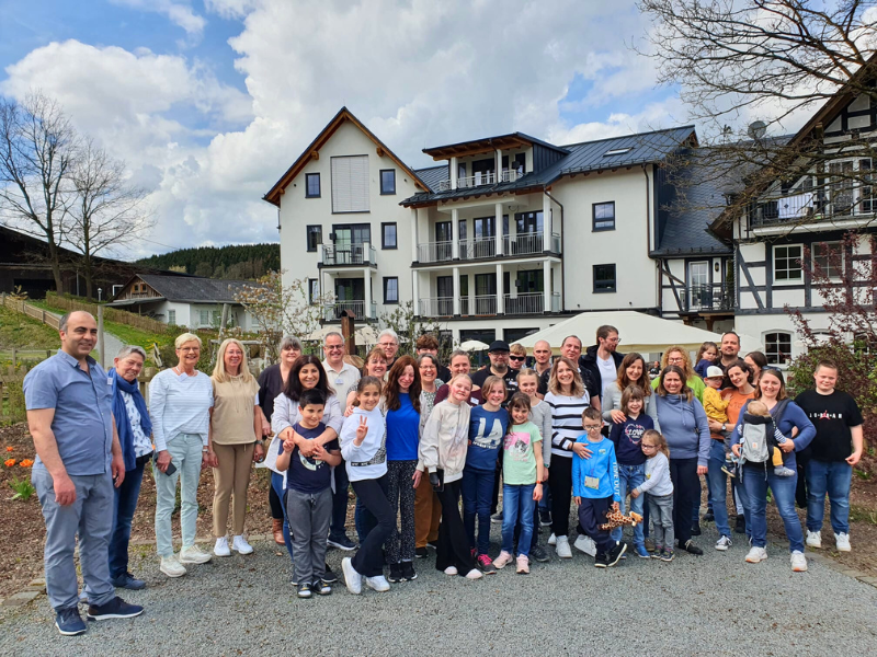 Gruppenbild vom DEBRA Deutschland Familientreffen 2023 in Schmallenberg